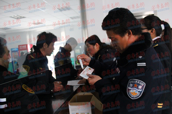 萊西校車防“毒駕” 98名駕駛員接受毒品測試 (圖)