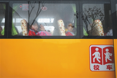 農(nóng)村學(xué)生上學(xué)路遭遇“真空地帶” 農(nóng)村學(xué)生上學(xué)路遭遇“真空地帶”