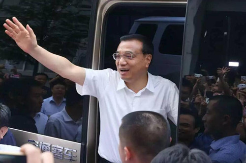 李克強總理來河南調(diào)研,乘坐宇通T7商務(wù)車 宇通T7:樹立中國自主品牌公商務(wù)用車新標準