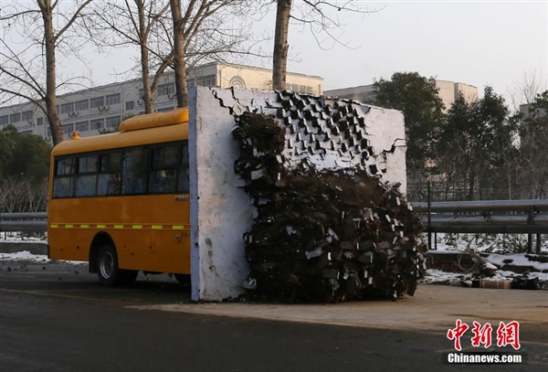 直擊國(guó)內(nèi)校車安全測(cè)試：高速撞墻而過(guò)不壞