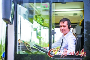 華農一校車司機貌似明星側田 微博有7000多名粉絲 華農一校車司機貌似明星側田 微博有7000多名粉絲