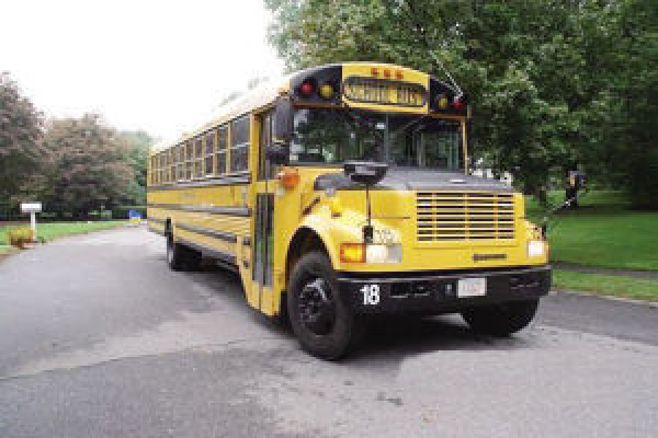 多重困難夾擊 美國校車運營遇到麻煩了