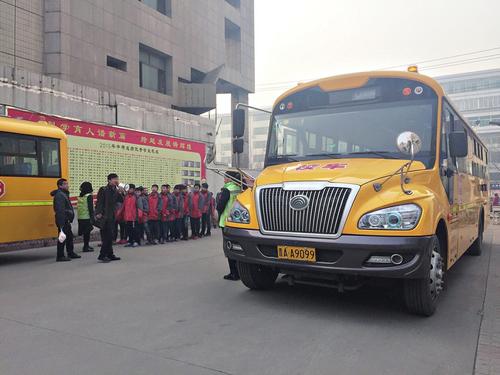 “袋鼠行動”全力護航校車安全——山西童華陽光校車公司舉辦“校車安全大講堂” “袋鼠行動”全力護航校車安全——山西童華陽光校車公司舉辦“校車安全大講堂”