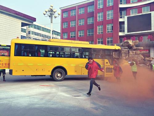 “袋鼠行動”全力護航校車安全——山西童華陽光校車公司舉辦“校車安全大講堂” “袋鼠行動”全力護航校車安全——山西童華陽光校車公司舉辦“校車安全大講堂”