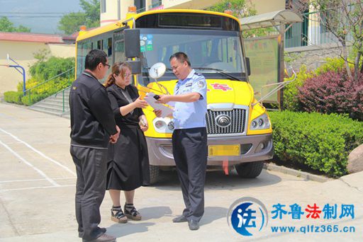 泰安景區交警開展校車監管上門服務/ 泰安景區交警開展校車監管上門服務