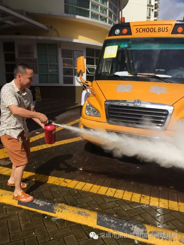 幼兒園校車安全演練——深圳市南山區(qū)南國麗城幼兒園