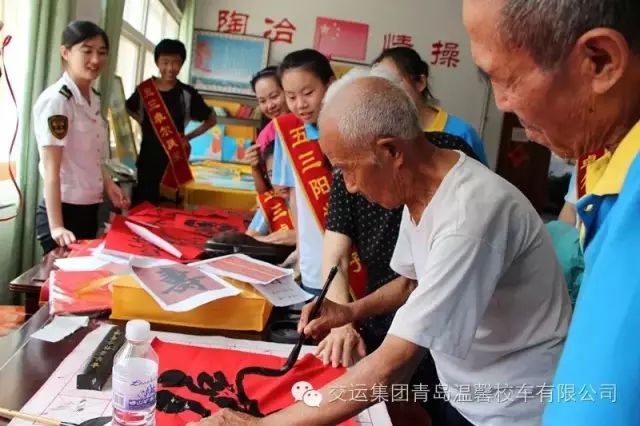 溫馨校車公司聯手中學生開展溫馨消暑志愿活動/ 溫馨校車公司聯手中學生開展溫馨消暑志愿活動