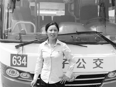 酷暑高溫，校車解決了18輛普通公交車的困境