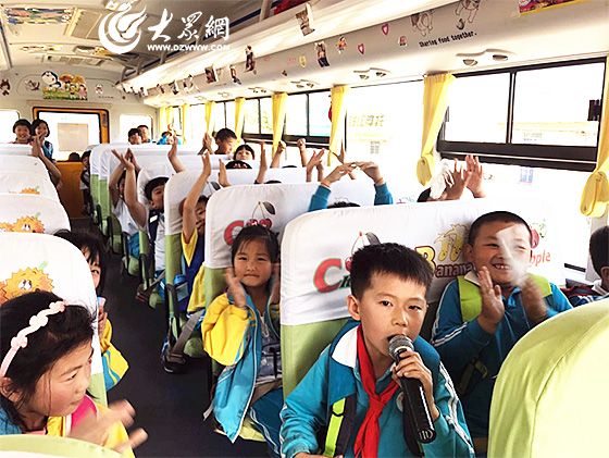 交運溫馨校車伴學生歡度六一兒童節
