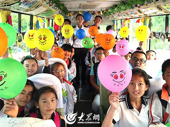 交運溫馨校車伴學生歡度六一兒童節