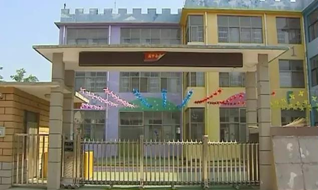 又一事件：4歲女童被忘在校車 7小時高溫烘烤致死