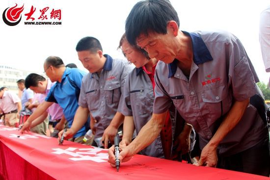 保障校車安全!莒縣舉行校車安全知識培訓演練 保障校車安全!莒縣舉行校車安全知識培訓演練
