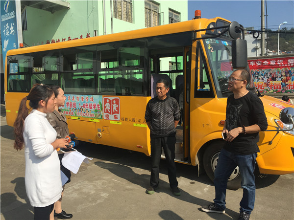 新昌育蕾學校校車上響起歡樂歌聲