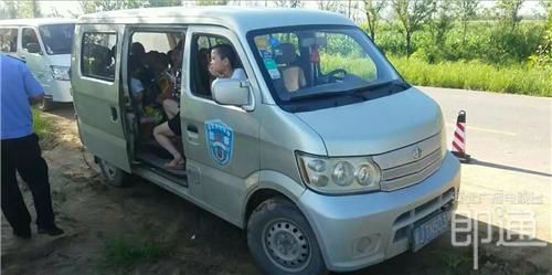 超載286%！河北衡水交警查獲兩輛“黑校車”