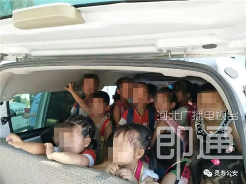 河北石家莊查處一輛黑校車 僅5座位卻塞進35名幼童