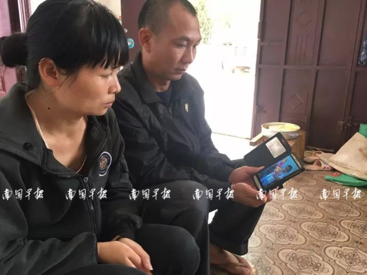 4歲男孩被校車撞上不幸身亡!出事時司機懷里竟抱著一個人……行車記錄儀還原現場! 4歲男孩被校車撞上不幸身亡!出事時司機懷里竟抱著一個人……行車記錄儀還原現場!