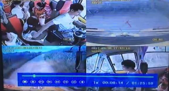 4歲男孩被校車撞上不幸身亡!出事時司機懷里竟抱著一個人……行車記錄儀還原現場! 4歲男孩被校車撞上不幸身亡!出事時司機懷里竟抱著一個人……行車記錄儀還原現場!