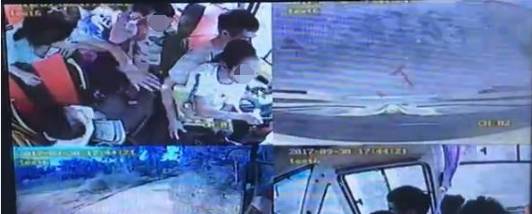 4歲男孩被校車撞上不幸身亡!出事時司機懷里竟抱著一個人……行車記錄儀還原現場! 4歲男孩被校車撞上不幸身亡!出事時司機懷里竟抱著一個人……行車記錄儀還原現場!