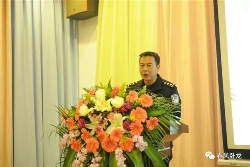 臥龍區(qū)教體局對校車安全工作使用培訓(xùn)并現(xiàn)場操作示范/ 臥龍區(qū)教體局對校車安全工作使用培訓(xùn)并現(xiàn)場操作示范