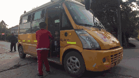 在農(nóng)村,校車已不僅僅是校車 在農(nóng)村,校車已不僅僅是校車