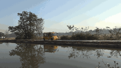在農(nóng)村,校車已不僅僅是校車 在農(nóng)村,校車已不僅僅是校車