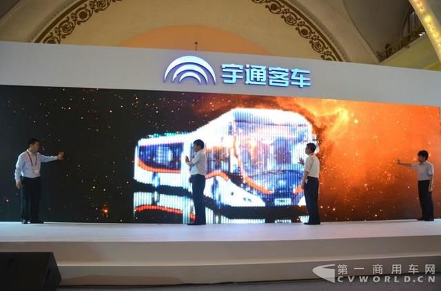 智能化與高端化產品亮相 宇通打響道路運輸第一槍 智能化與高端化產品亮相 宇通打響道路運輸第一槍