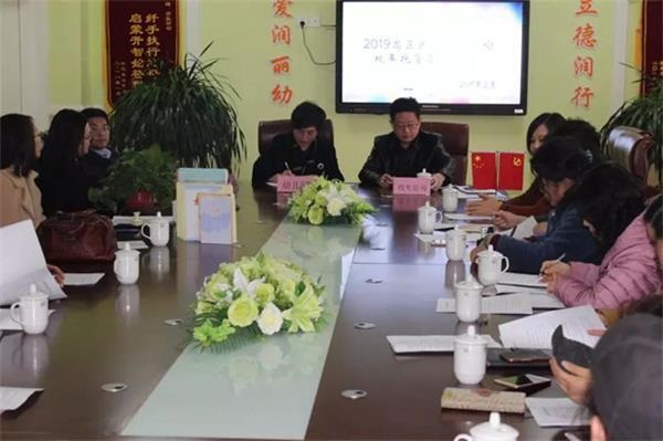 讓出行更平安 高新區(qū)舉行民辦幼兒園校車托管簽約儀式 讓出行更平安 高新區(qū)舉行民辦幼兒園校車托管簽約儀式