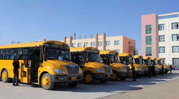 突泉縣60輛校車確保4865名學(xué)生安全出行/ 突泉縣60輛校車確保4865名學(xué)生安全出行