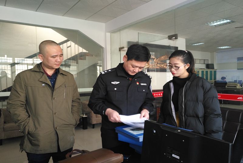 常德柳葉湖交警:深入校車公司督導檢查安全生產工作 常德柳葉湖交警:深入校車公司督導檢查安全生產工作