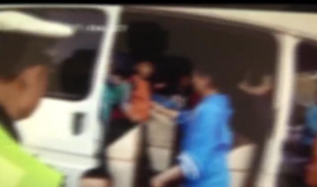 家長(zhǎng)也知情?幼兒園“黑校車”,核載6人瘋狂塞下41人 家長(zhǎng)也知情?幼兒園“黑校車”,核載6人瘋狂塞下41人