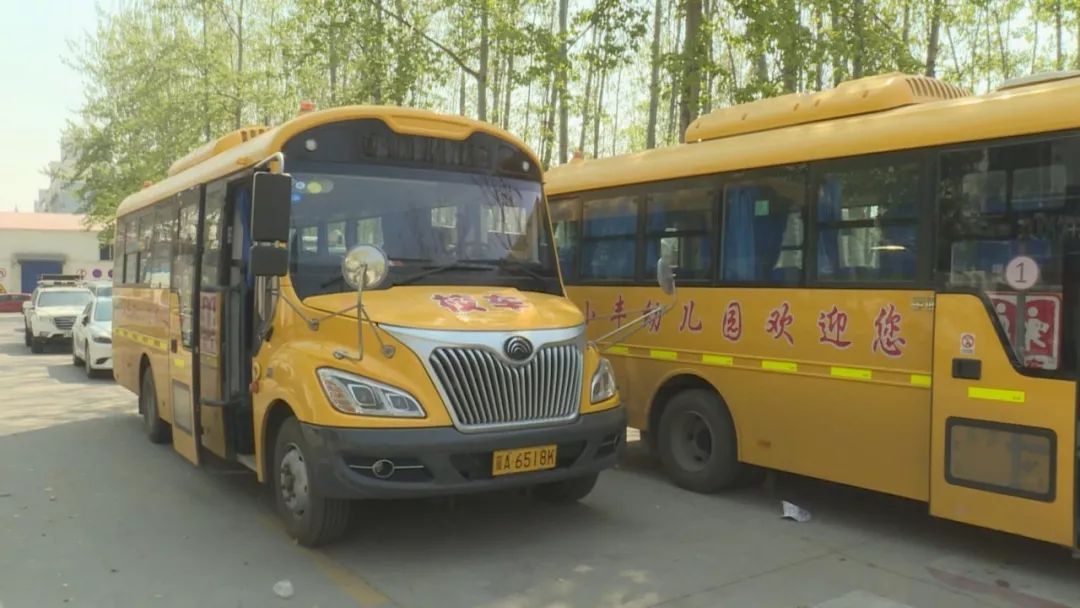 石家莊市機(jī)動(dòng)大隊(duì)嚴(yán)把生命關(guān):兩輛違法上路行駛校車被查扣! 石家莊市機(jī)動(dòng)大隊(duì)嚴(yán)把生命關(guān):兩輛違法上路行駛校車被查扣!