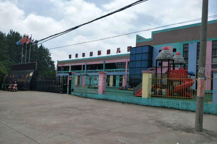 六安校車側翻事故   幼童接受一對一治療