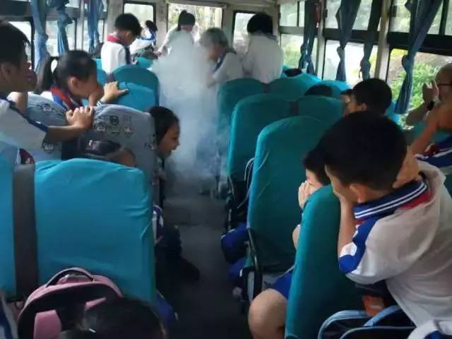 海倫堡學校校車逃生應急疏散演練/ 海倫堡學校校車逃生應急疏散演練