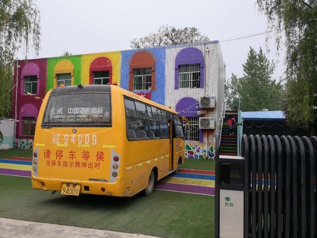 臨渭交警保豐中隊(duì)嚴(yán)查校車安全隱患確保師生安全入校