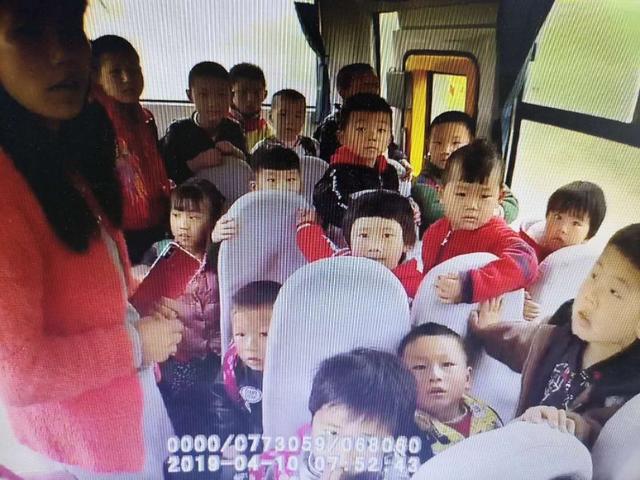 臨渭交警保豐中隊(duì)嚴(yán)查校車安全隱患確保師生安全入校