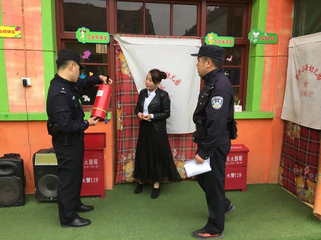 合陽縣公安局路井派出所開展校車安全檢查/ 合陽縣公安局路井派出所開展校車安全檢查