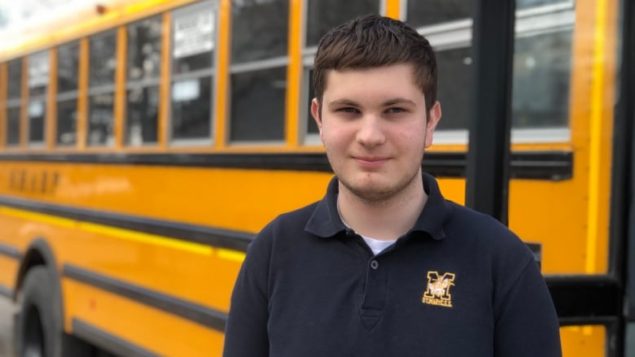 加拿大:校車司機途中昏迷,車上中學生急中生智避免險情 加拿大:校車司機途中昏迷,車上中學生急中生智避免險情