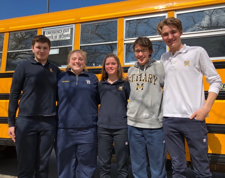 加拿大:校車司機途中昏迷,車上中學生急中生智避免險情 加拿大:校車司機途中昏迷,車上中學生急中生智避免險情