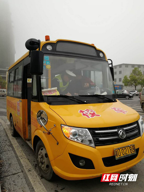 吉首開展校車安全專項督查 系牢校車“安全帶” 吉首開展校車安全專項督查 系牢校車“安全帶”