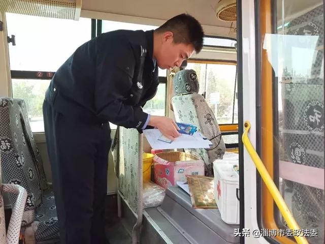 文昌湖交警積極開展校車臨檢及駕駛員安全教育培訓(xùn)工作/ 文昌湖交警積極開展校車臨檢及駕駛員安全教育培訓(xùn)工作