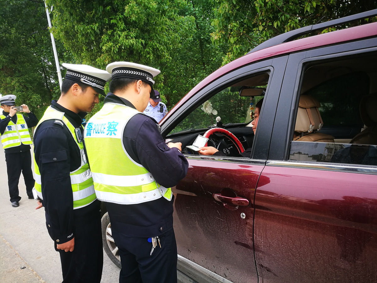 圖蟲(chóng)人文攝影:六安雙河派出所突擊檢查校車(chē) 筑牢交通安全防線 圖蟲(chóng)人文攝影:六安雙河派出所突擊檢查校車(chē) 筑牢交通安全防線