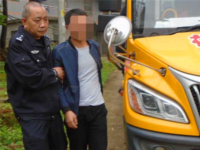 湖南祁東:查獲一起校車嚴重超載違法行為 湖南祁東:查獲一起校車嚴重超載違法行為