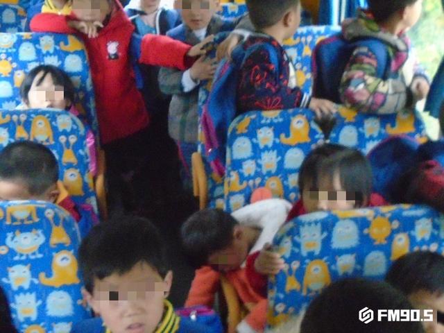 幼兒園校車塞滿31人,超員60%!司機被立案偵查 幼兒園校車塞滿31人,超員60%!司機被立案偵查