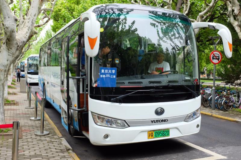 歷史深處開來復(fù)旦校車,顧頡剛、謝希德、蕭乾、朱東潤等常坐 歷史深處開來復(fù)旦校車,顧頡剛、謝希德、蕭乾、朱東潤等常坐