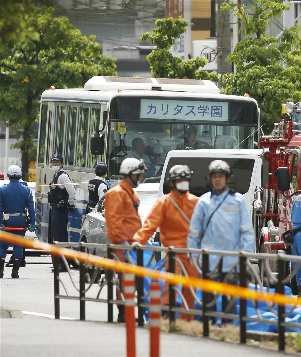 喪心病狂！砍殺等校車的小學生后自殺，日本神奈川又“隨機殺人“釀16傷2死