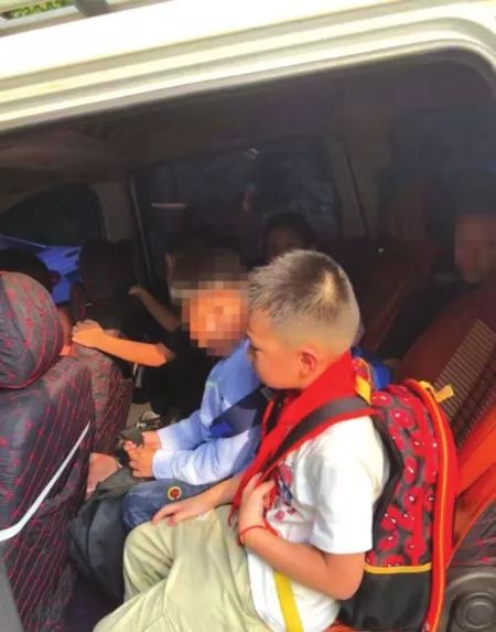 開學季 拒絕“黑校車” 開學季 拒絕“黑校車”