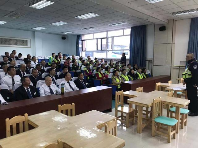 【冬季校車安全牽掛人心，朝陽交警上門宣傳得民心】