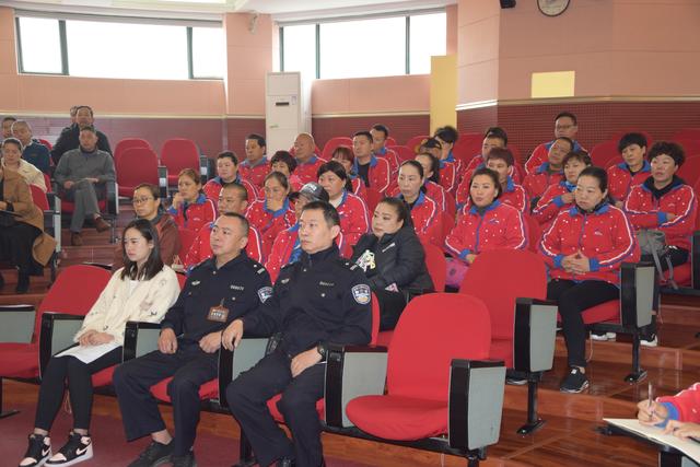 增強(qiáng)交通意識(shí) 筑牢學(xué)校安全防線