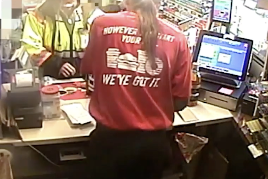 校車司機邊開車邊喝酒 當時車上載有32名小學生