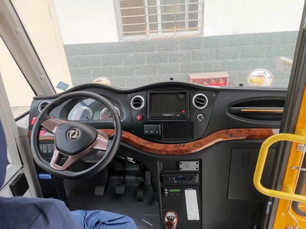 東風(fēng)19座幼兒園 司機(jī)操作臺(tái)